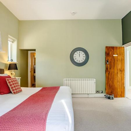 Broadrock Accommodation - Clock Cottage Chepstow Bagian luar foto