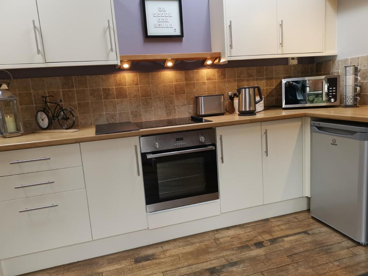Broadrock Accommodation - Clock Cottage Chepstow Bagian luar foto
