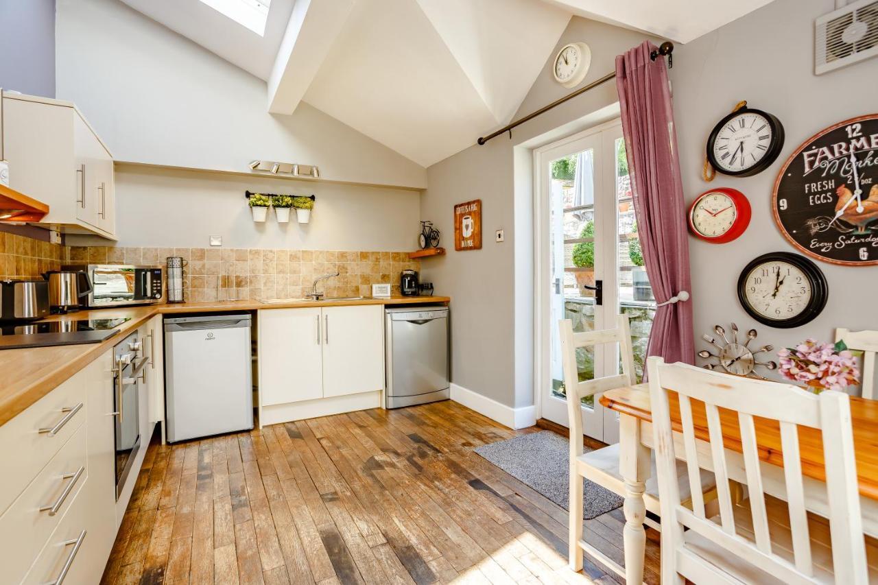 Broadrock Accommodation - Clock Cottage Chepstow Bagian luar foto