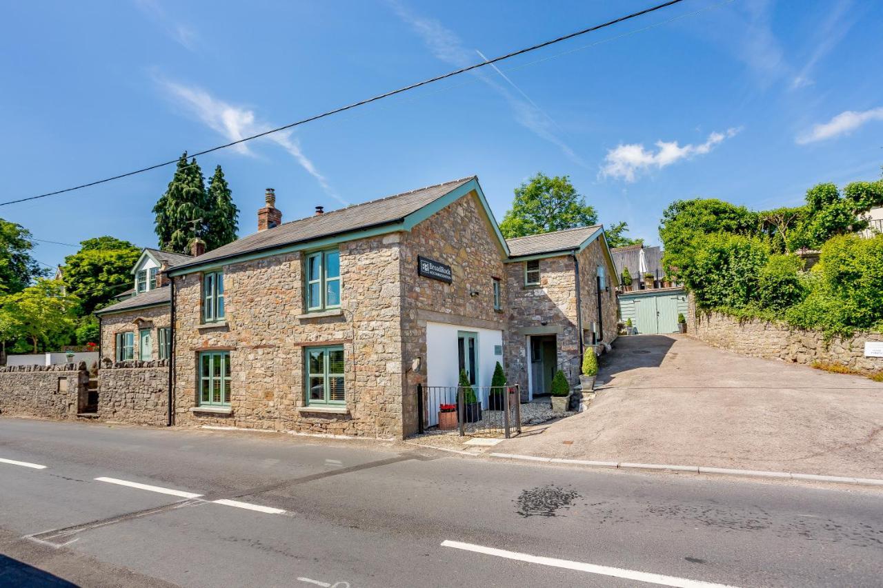 Broadrock Accommodation - Clock Cottage Chepstow Bagian luar foto