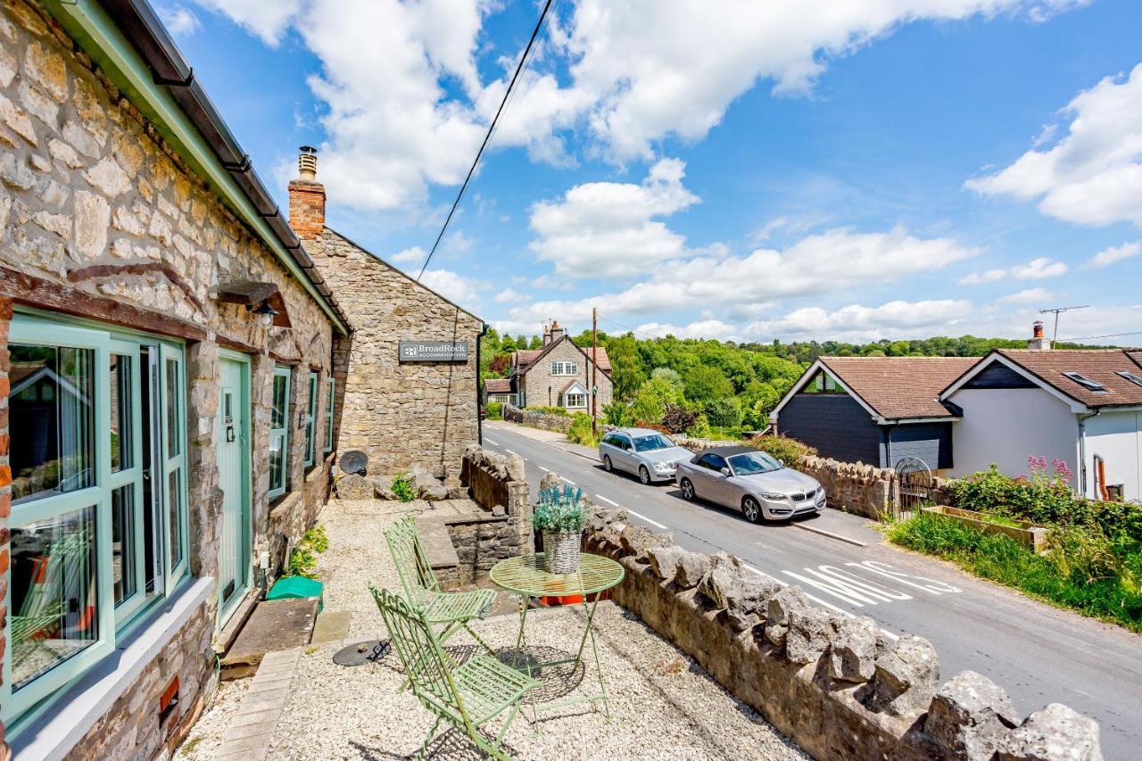 Broadrock Accommodation - Clock Cottage Chepstow Bagian luar foto