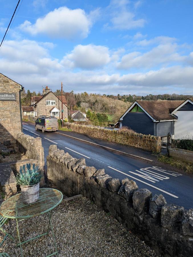 Broadrock Accommodation - Clock Cottage Chepstow Bagian luar foto