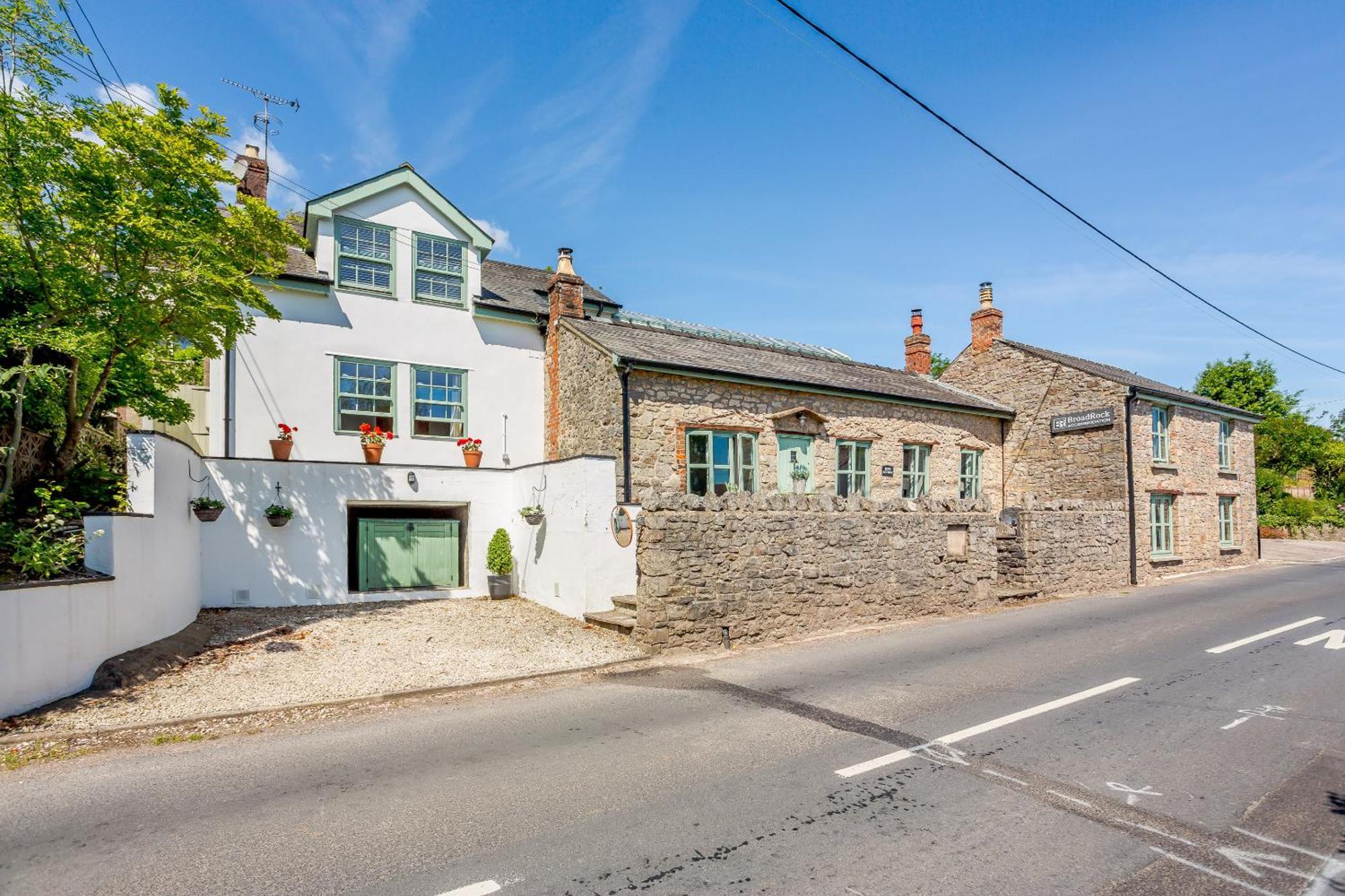 Broadrock Accommodation - Clock Cottage Chepstow Bagian luar foto