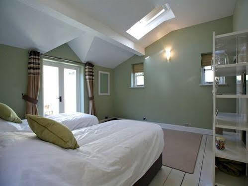 Broadrock Accommodation - Clock Cottage Chepstow Bagian luar foto